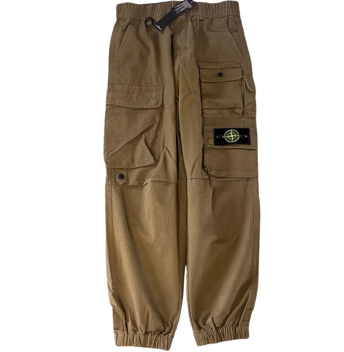 P320 STONE ISLAND/STONE ISLAND thickened washed overalls Stone Island simple basic badge leggings overalls Washing method: wash light/dark colors separately or choose dry cleaning Original quality Must-have in all seasons The leggings version is a very simple, handsome and stylish one for men and women 👖 Made of washed cotton fabric, the micro-elastic texture is very soft and comfortable, the upper body is super versatile and can be worn by anyone. The loose version is suitable for all kinds of body types who like to wear it quickly. Color: black gray army green khaki